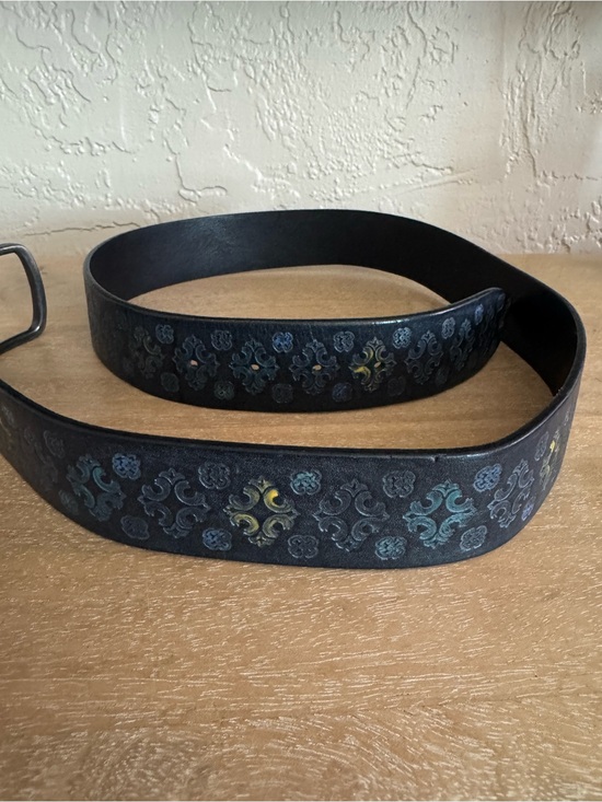 Sundance Dark Blue and Black Leather Belt with Subtle Iridescent Pattern main image 4